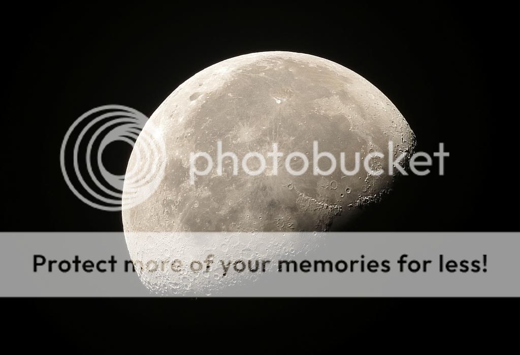 Mặt trăng đâu có đẹp và lung linh như cổ tích chú Cuội và Hằng Nga!